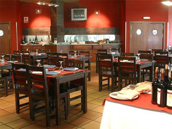 Hotel Silvota Lugo de Llanera Restaurant photo